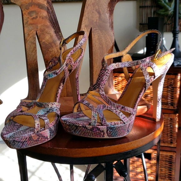 BCBG heels, multicolored  size 8.5M - Picture 4 of 15